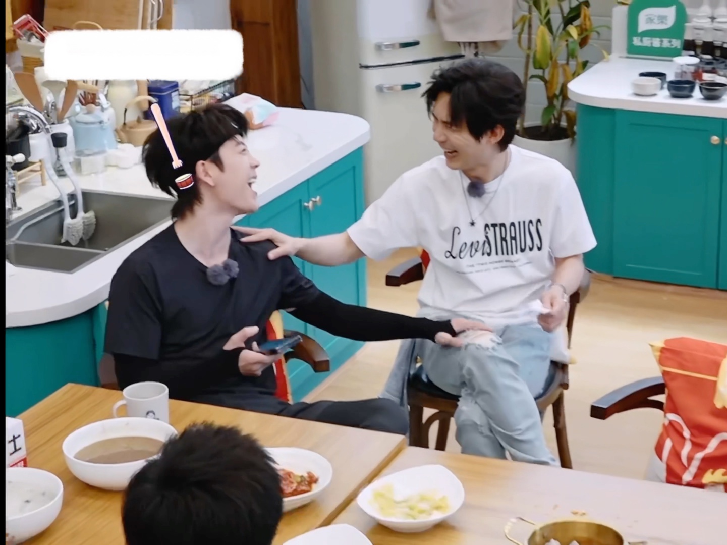 苏晓璐还没退役时冬天走在路上走着走着突然给别人单膝下跪突然没知觉