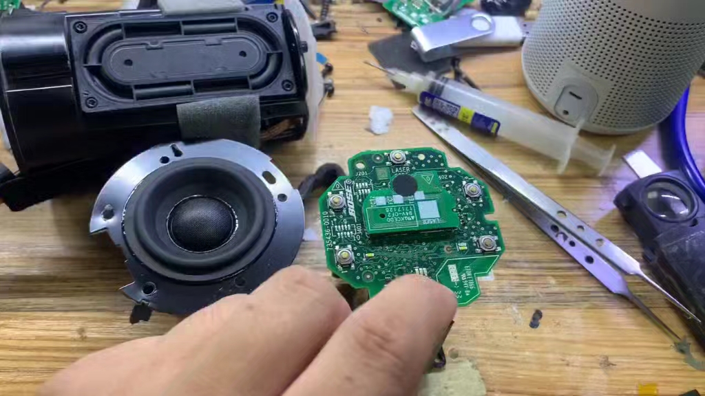 bose大水壶小水壶充电闪红灯闪黄灯不充电不开机破音杂音进水更换电池