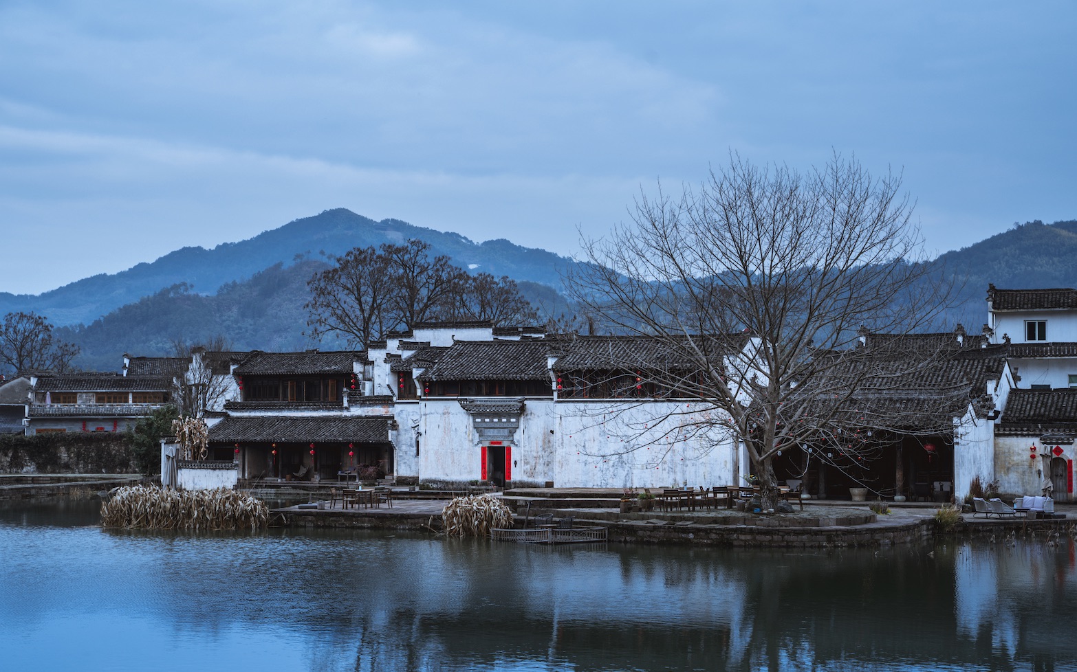 [图]【安徽徽州呈坎】“一江烟水照晴岚，两岸人家接画檐”