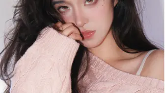“她有着琥珀一样的眼睛”