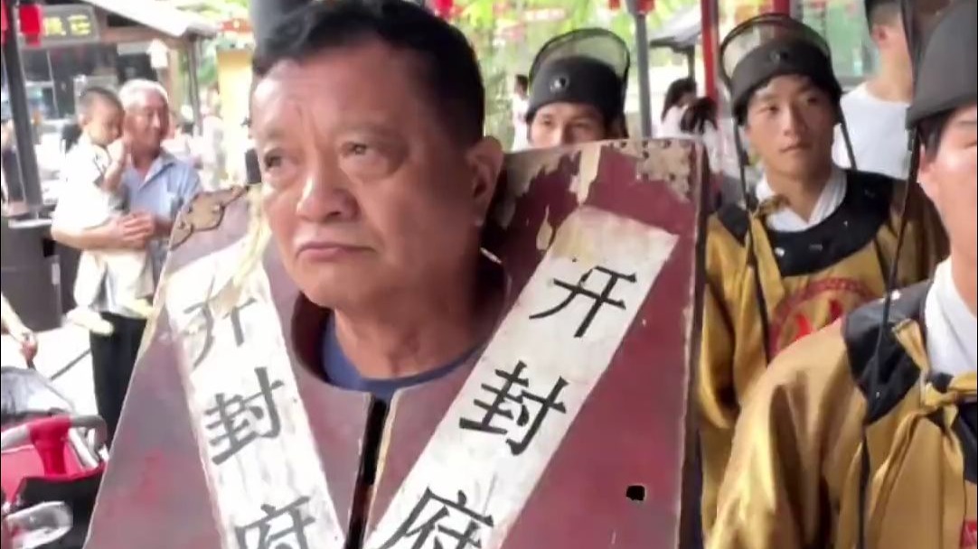 我爸逛了一趟万岁山武侠城，出来直迷糊