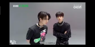 Download Video: [Straykids]  花絮片段揽腰    韩知城  金昇玟  城玟