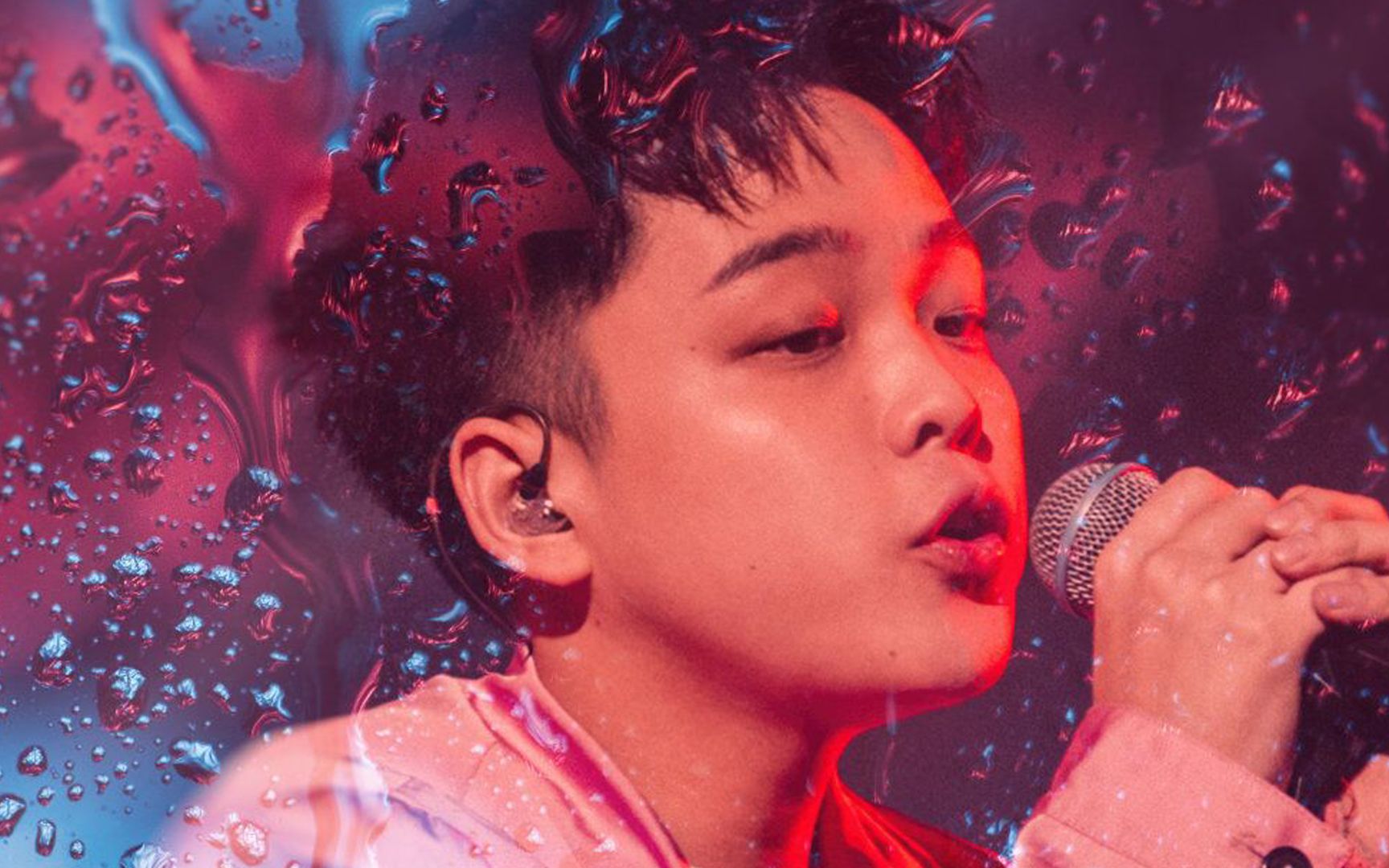 李佳隆《berry》带着小兔子上场秀恩爱.