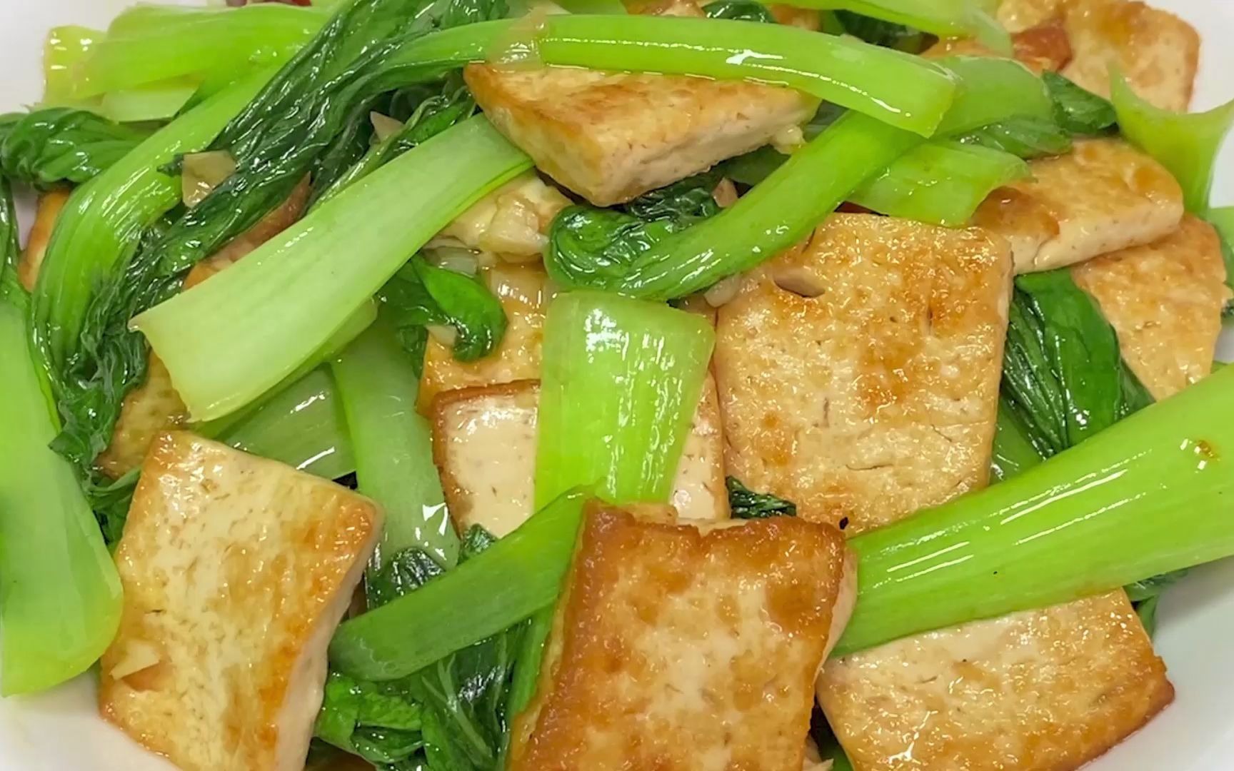 年夜饭青菜烧豆腐完美搭配，鲜香浓郁，吃着比大鱼大肉还下饭！ - 哔哩哔哩
