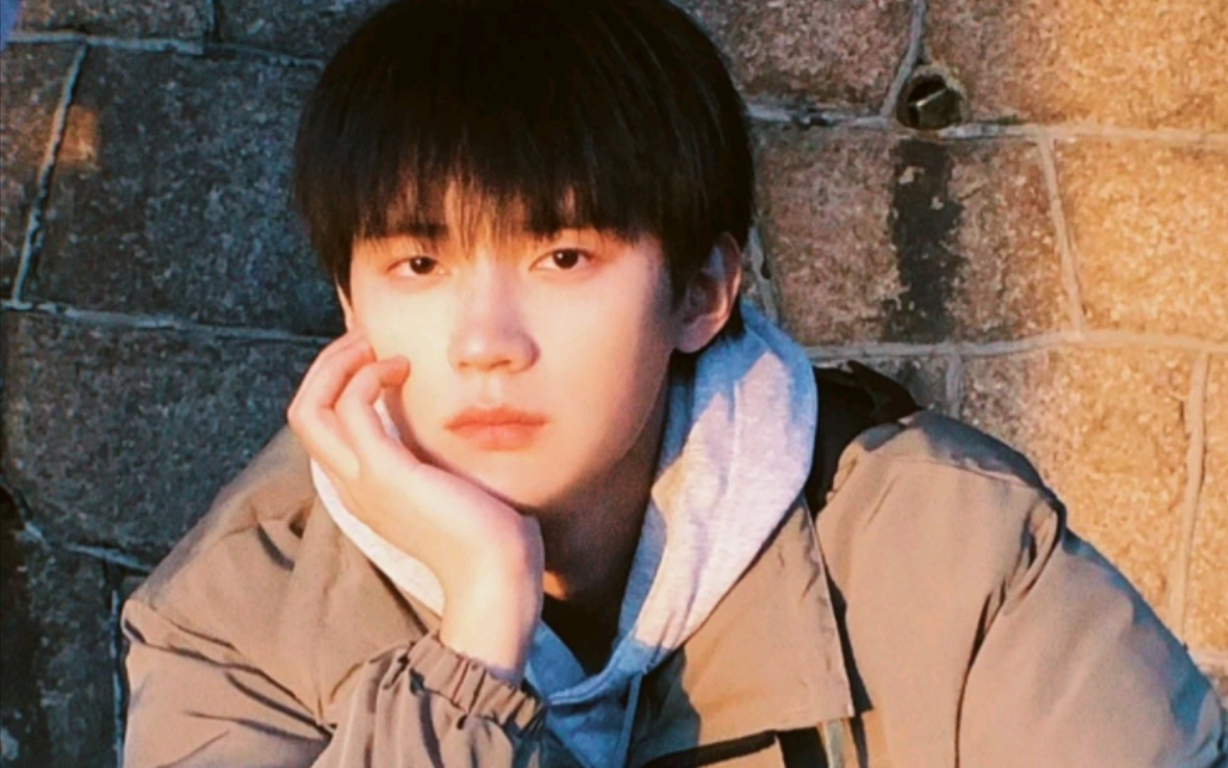 少年身上带着抑郁感!校园剧不能没有周翊然!