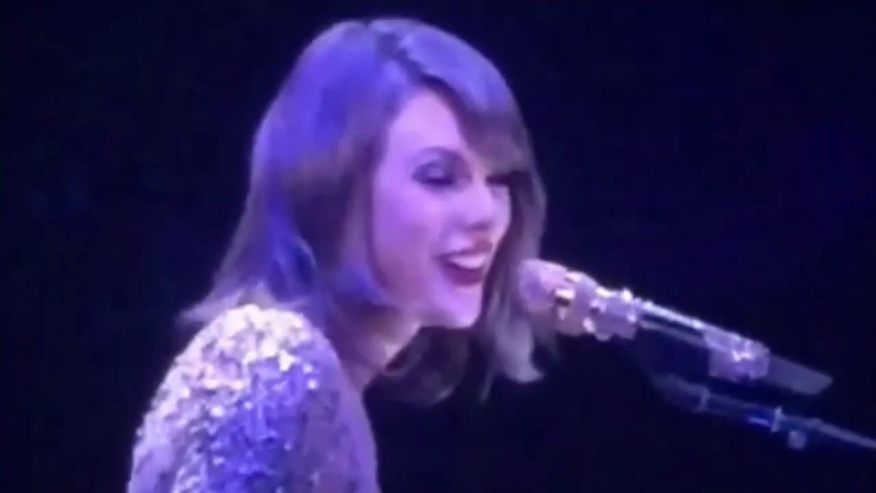 [图]Taylor Swift & Alison Krauss When You Say Nothing at All 1989 World Tour Nashvil