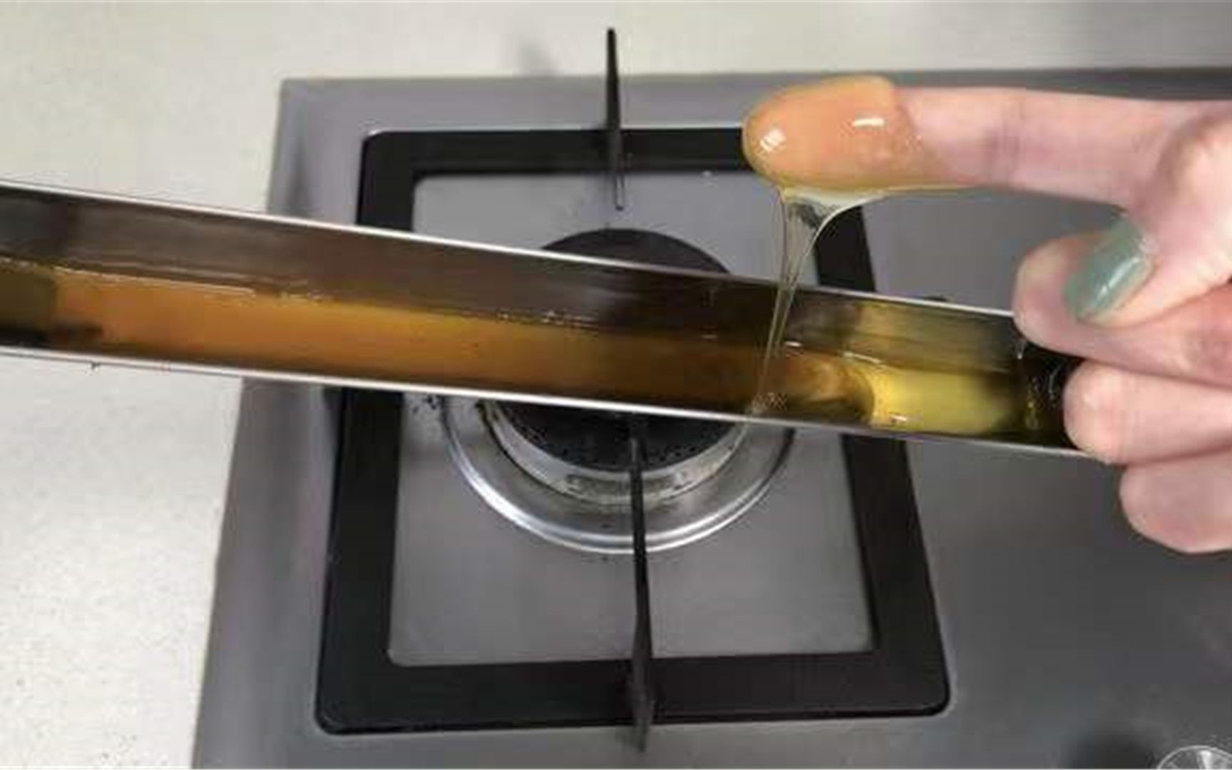 油烟机里的废油,别再倒掉了,花钱都难买到,解决不少烦恼,实用