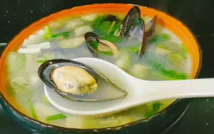 Video herunterladen: 福州特色家常菜，淡菜（海红贝）丝瓜豆腐汤，营养美味清热又下火