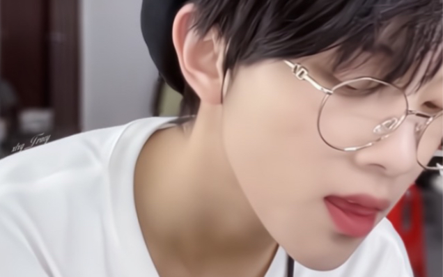 被迫营业又害羞的小屁孩!人型造妈机张星特!快来给妈妈贴贴!