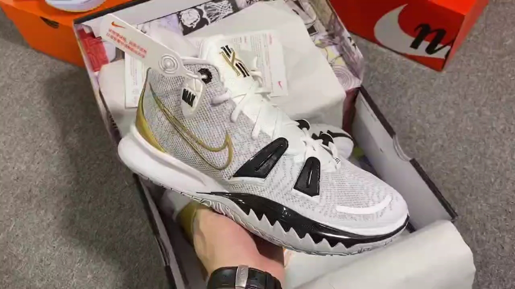 【发货实拍】nike kyrie 7 白金 总决赛_哔哩哔哩_bilibili