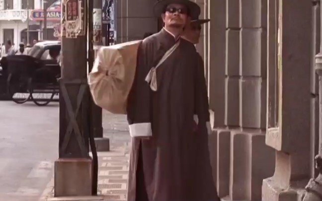 《功夫》中那些细思极恐的细节,原来弹琴二人组只有一人是瞎子!