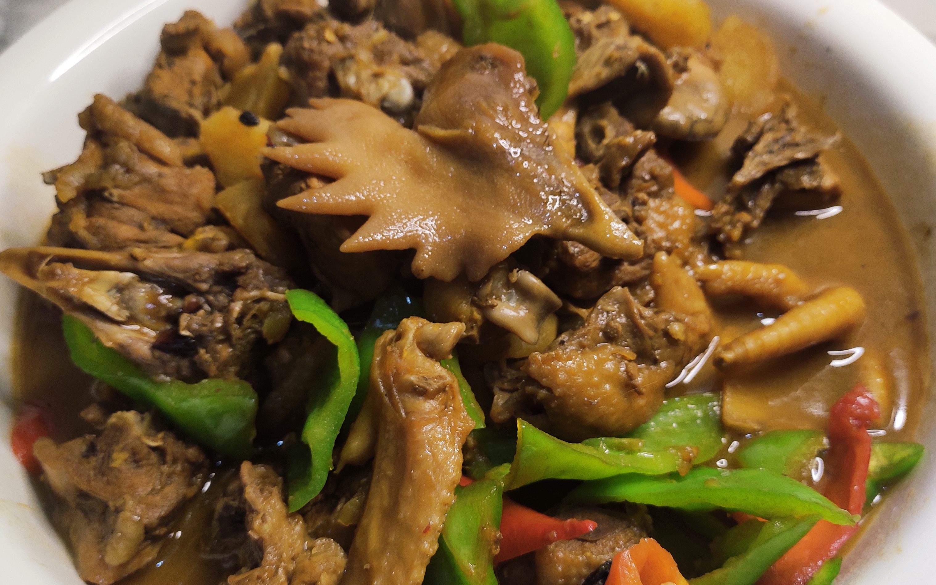 土豆炖鸡这种做法才最好吃,还没出锅就已经流口水了