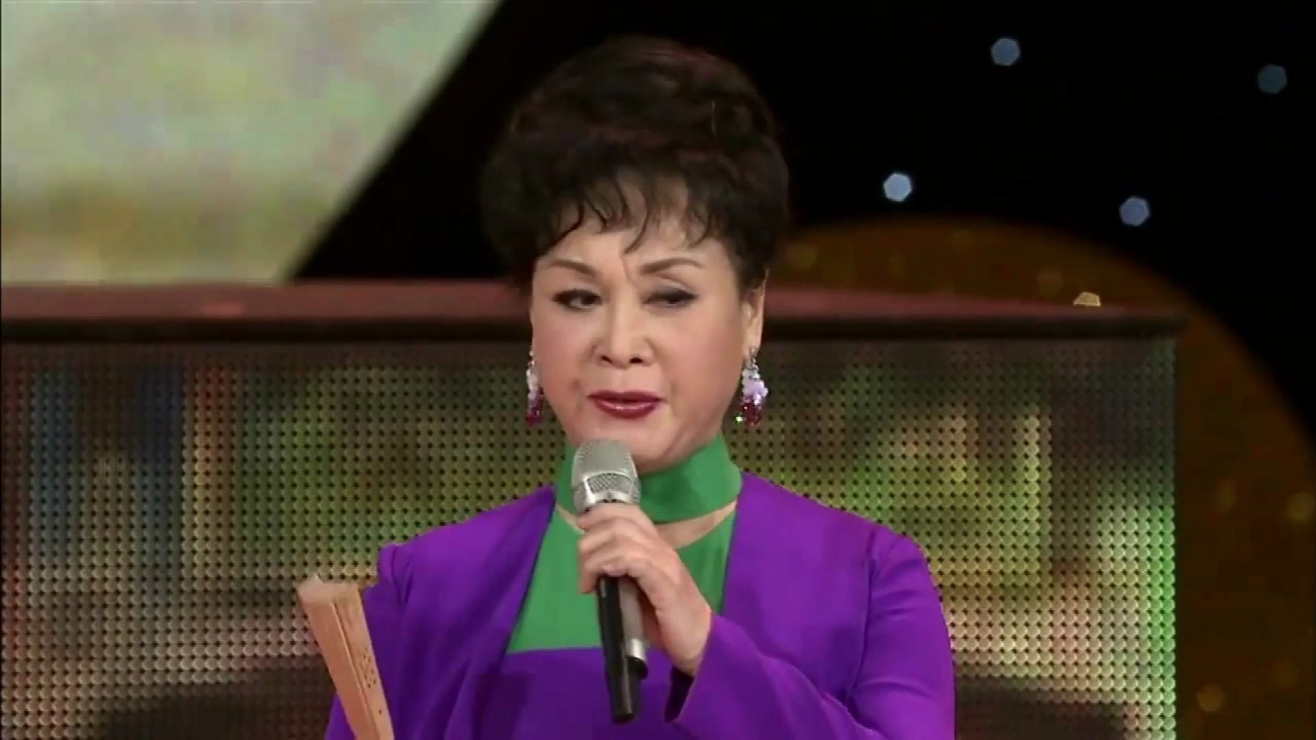 著名歌唱家李谷一丈夫肖卓能去世 告别仪式已在京举行