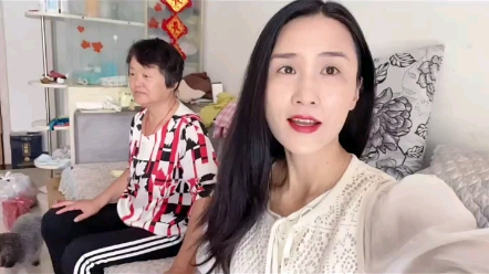 儿媳妇陪着婆婆回娘家,忍不住心酸落泪,儿女的孝心却很让人感动!哔哩哔哩bilibili