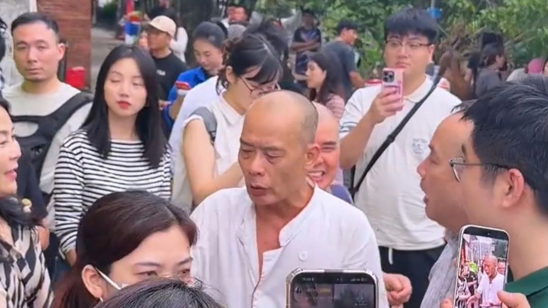 “莫氏鸡煲”退潮人员缩减近八成 莫叔还清旧债转头贷款建鸡场 流量退去靠口碑才是长久生意