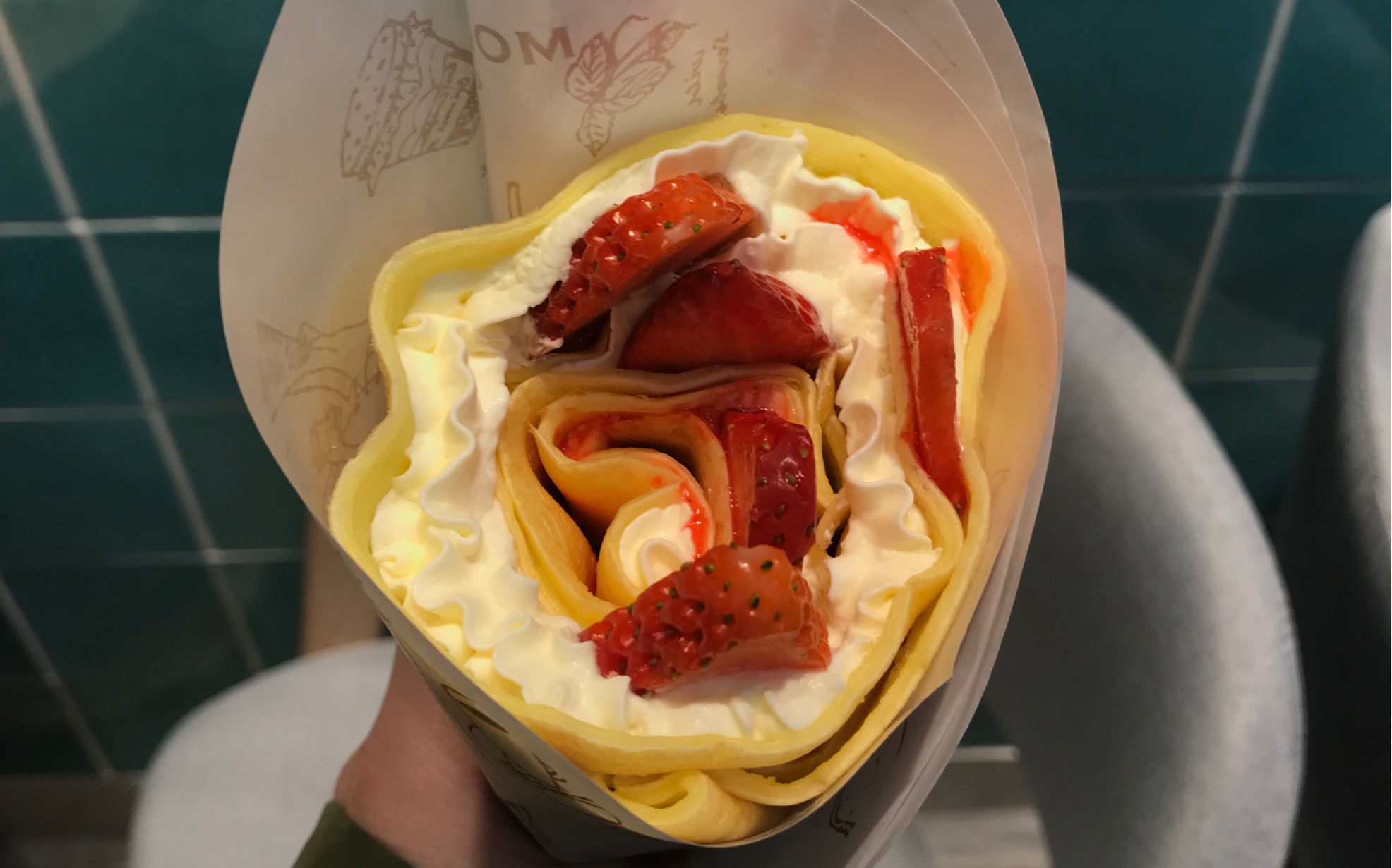 街头美食丨草莓奶油可丽饼制作