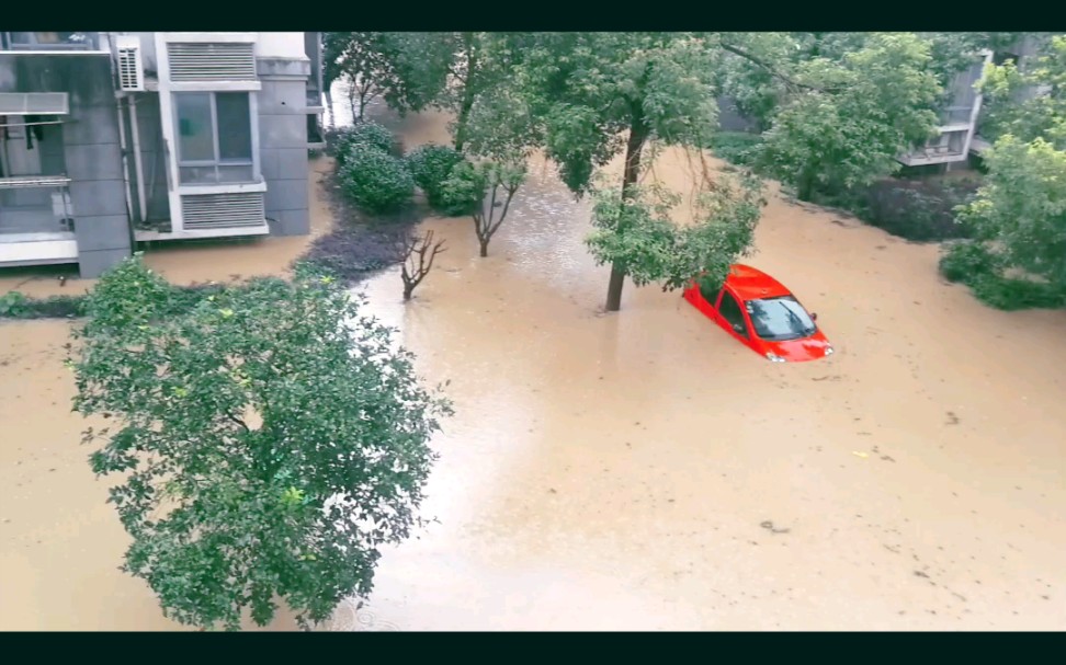 [图]黄山市歙县暴雨袭城，希望梅雨季节赶快过去