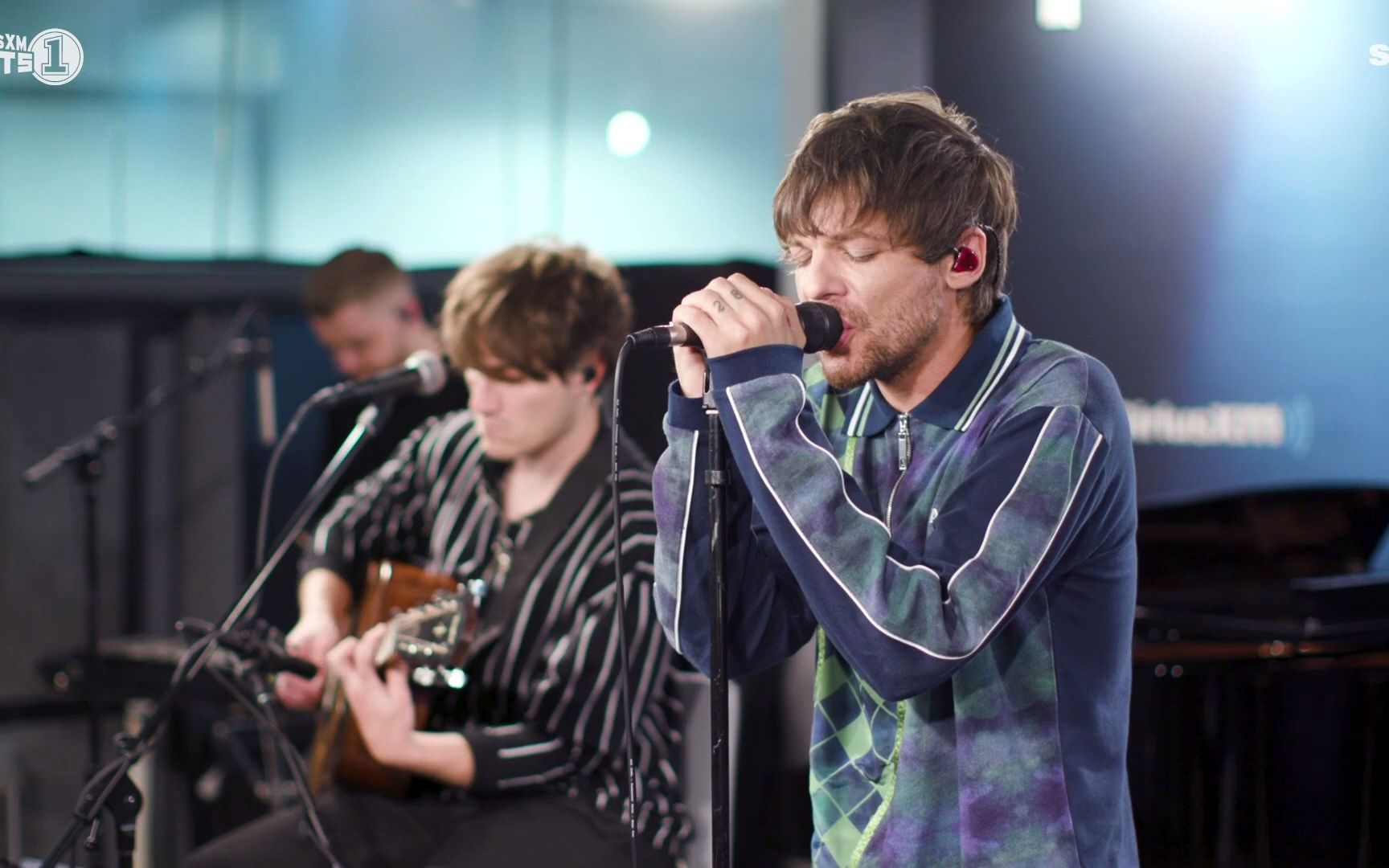 [图]【Acoustic版现场】Louis Tomlinson - Bigger Than Me (Live 2022.10.02 SiriusXM)