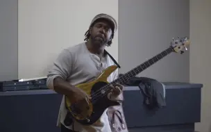 Video herunterladen: Victor Wooten对指板的熟练