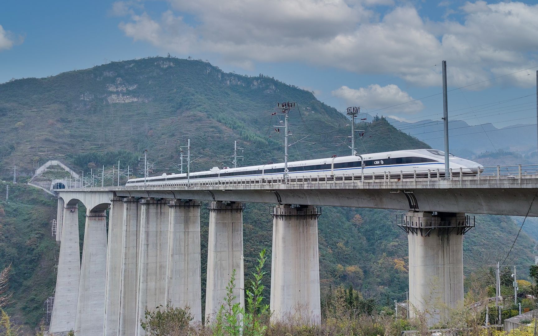 世界首条山区高铁,成贵高铁,穿越云贵川三省,中国速度