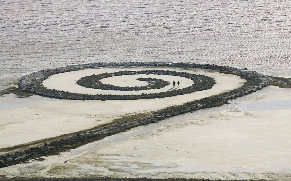 [图]【MUZI看世界】荒芜大地突现一个巨大螺旋，占地60多亩，曾被认为是外星人所为！