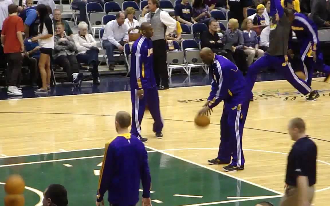 [图]Kobe Bryant L.A. Lakers warming up @ ES Arena [April 1, 2011]