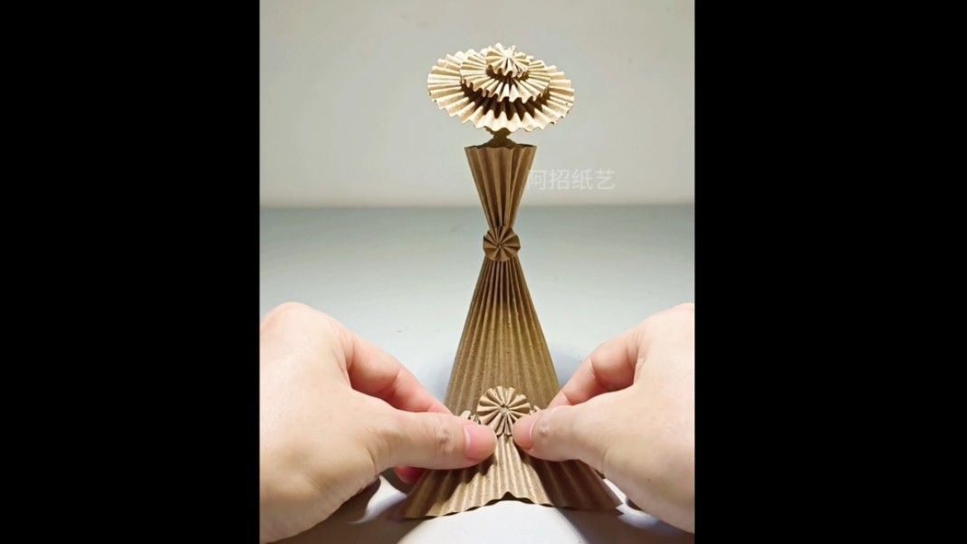 你的手工婚纱来了,试试吧!