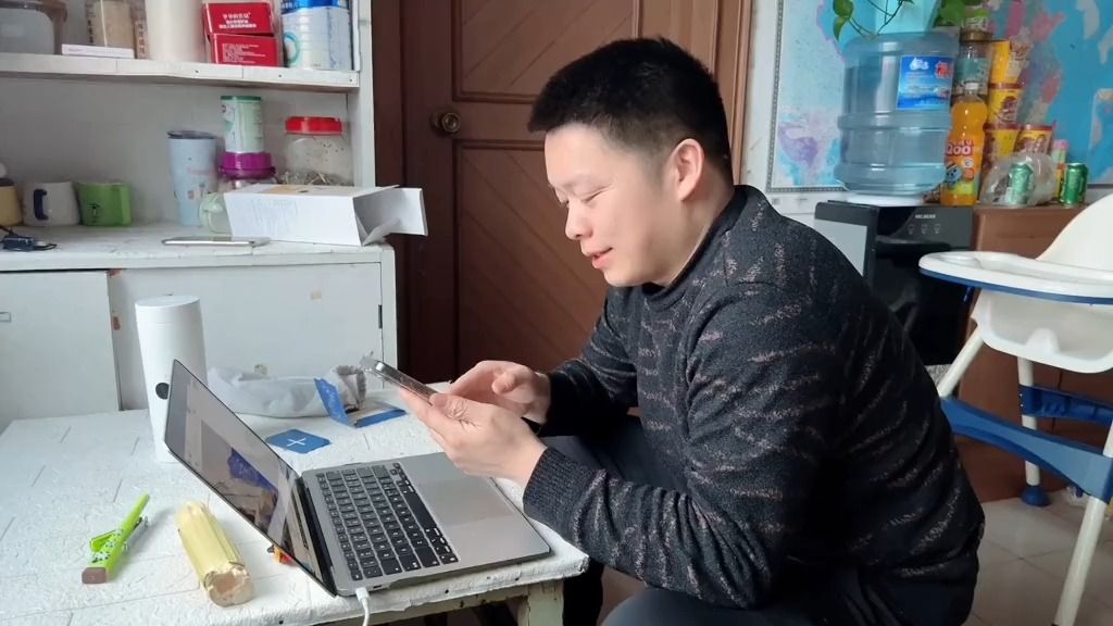 晴宝生日约闺蜜看电影爸爸担心不停打电话还打碎最爱的盘子