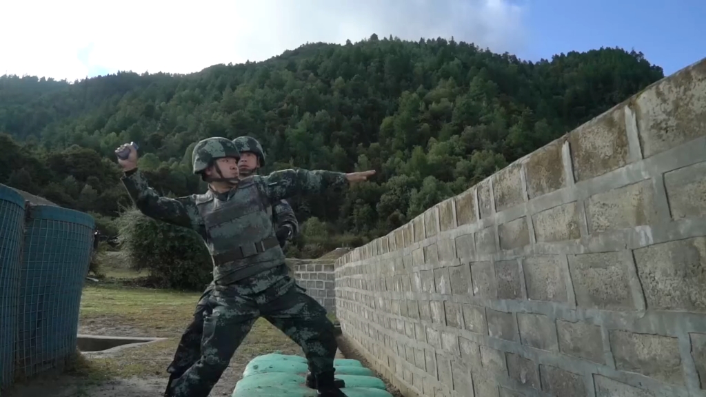 震撼!手榴弹实投训练!(武警西藏总队 吴强、吴光权)哔哩哔哩bilibili