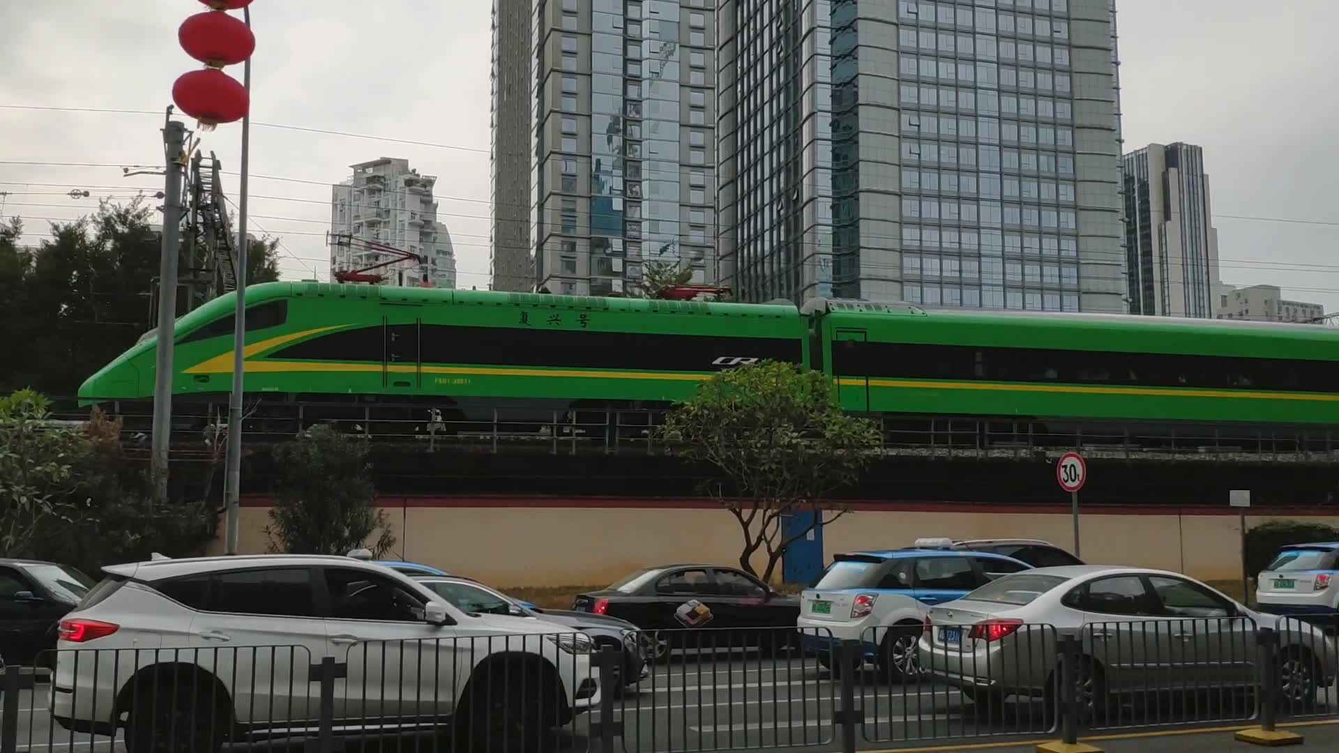 铁路实拍假动车d728开出深圳站