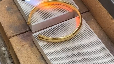 满天星闪砂开口泥鳅背c镯 苏州黄金加工 吴江黄金加工 苏州打金镯子