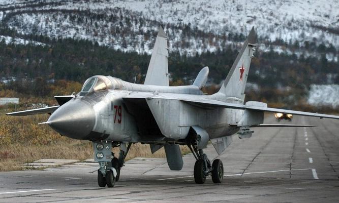 【高清】"捕狐犬"米格-31高空高速重型截击机