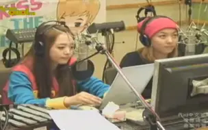 Descargar video: F(X)函数电台系列(考古篇之四十一） 20101008.Kiss The Radio.（Luna&Sulli代班DJ）