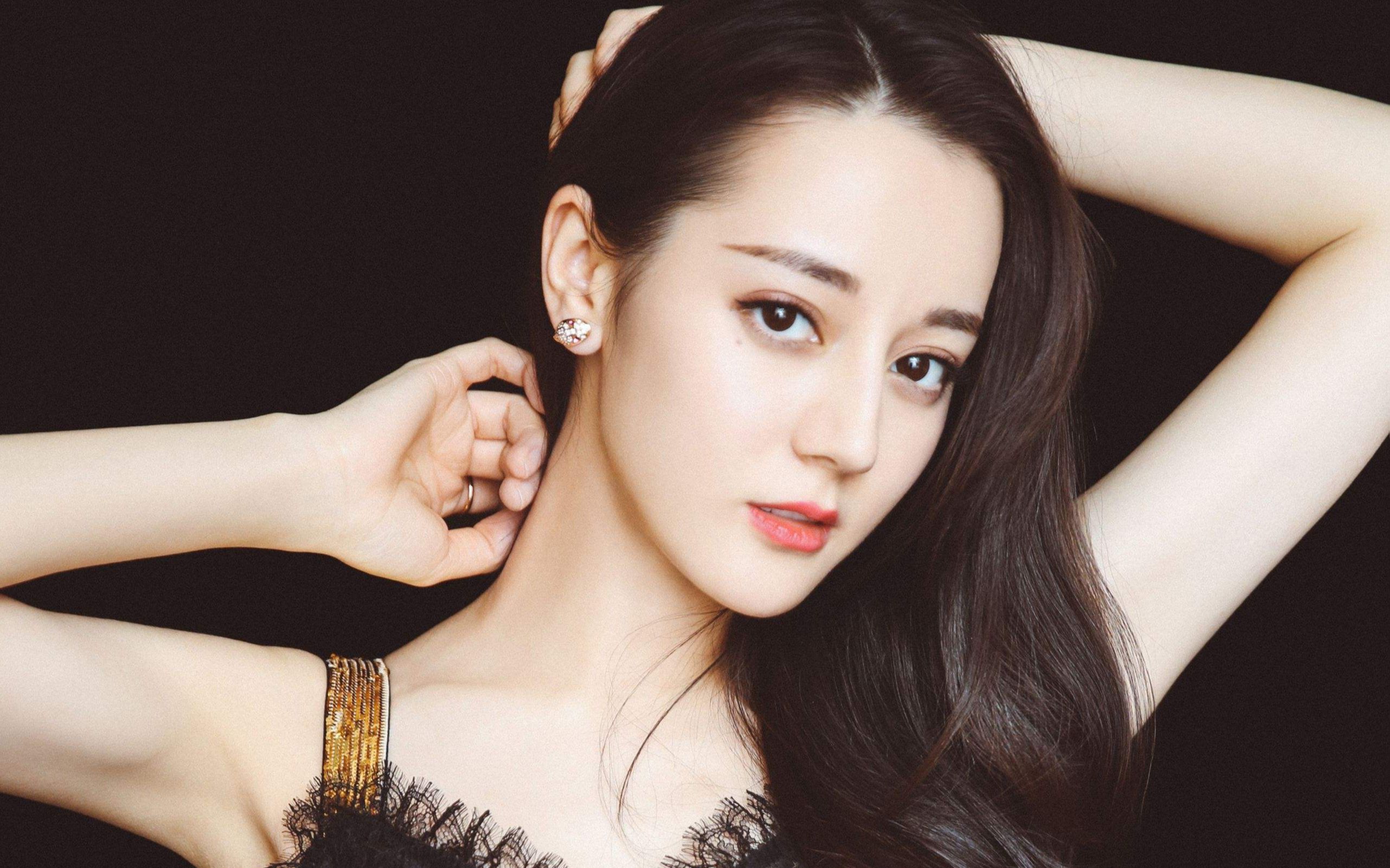 活动  外柔内刚,刚柔并济的新疆美女迪丽热巴,不靠颜值靠实力的人!