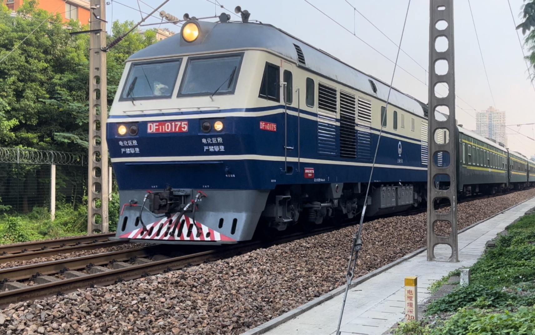 【杭州线】杭州线上由df11内燃机车牵引图定还在跑的内燃客车合集