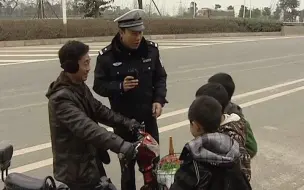 Скачать видео: 小学生：谭sir，给你介绍个女朋友吧！