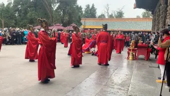 第一次到山东曲阜，看了孔庙祈福，震撼