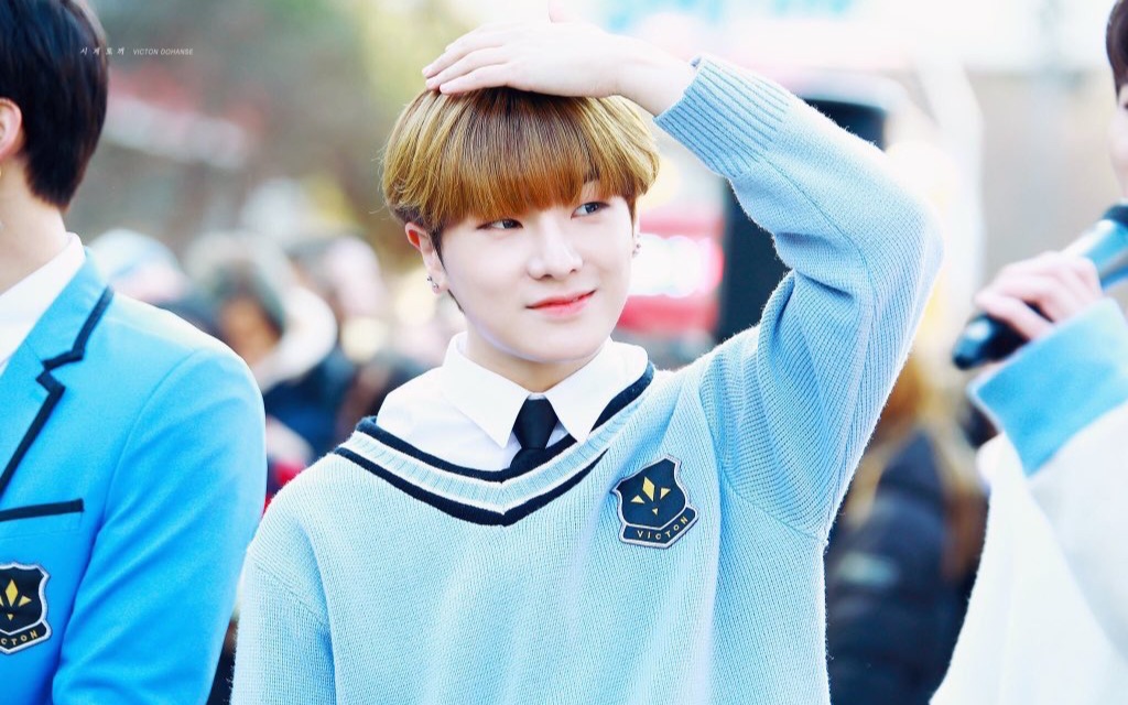 【都韩势 饭拍】on my way 都韩势 focus 180225 victon新村busking