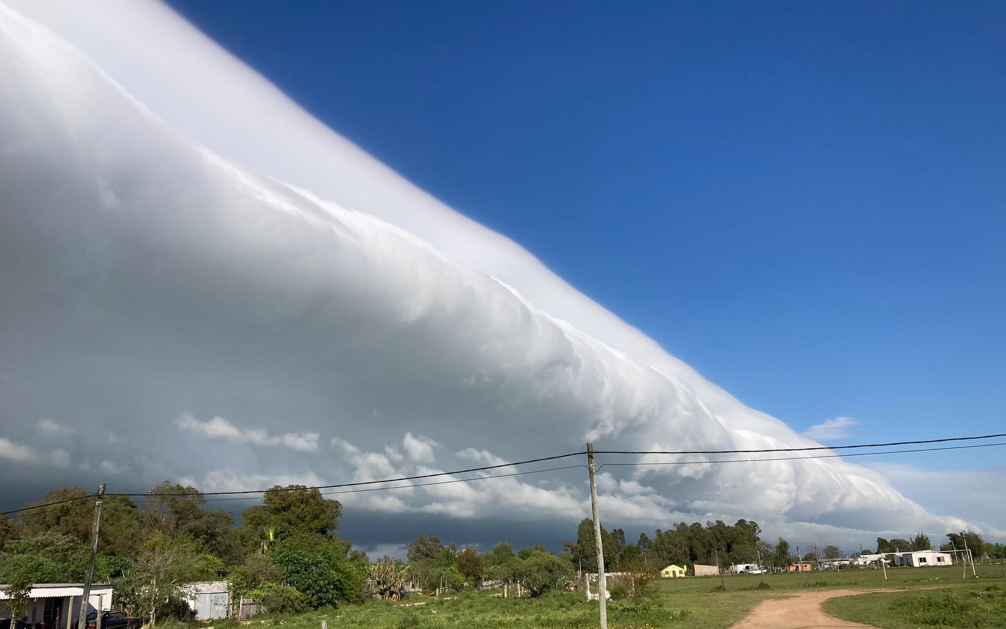 2023年10月11日乌拉圭塞罗拉尔戈省阵风锋滚轴云(1)