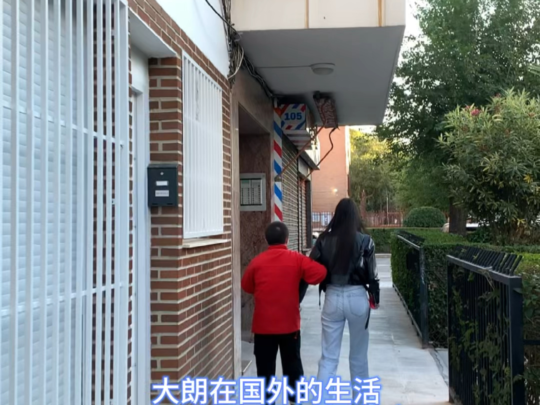 又是带妹子们上楼的一天 阿曼达每次来都带牙套妹一起 牙套妹说自己一个人不敢跟我上楼(大朗的鞋子还有4公分高)哔哩哔哩bilibili