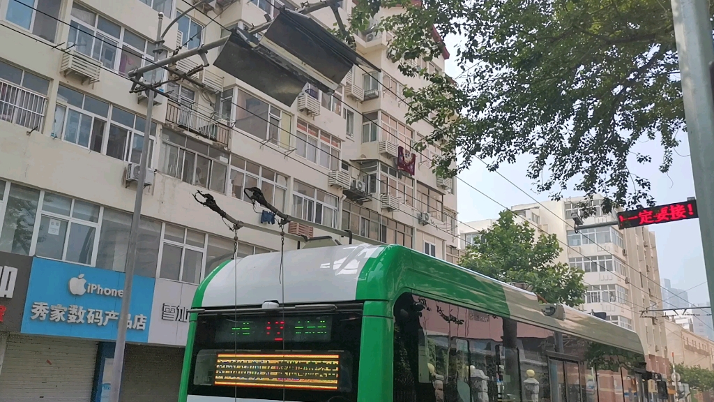 [图]青 岛 无 轨 电 车 名 场 面