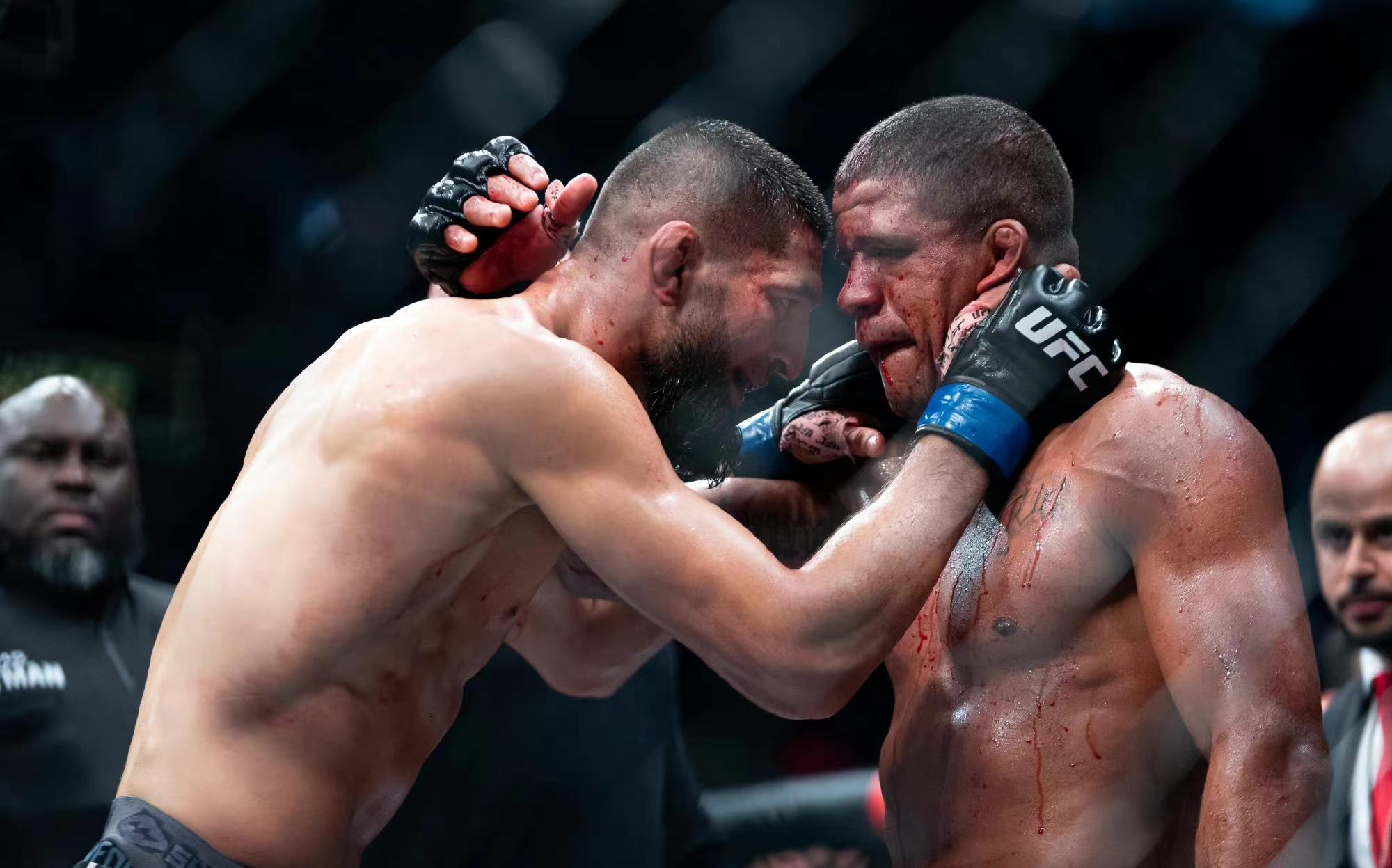 ufc273奇马耶夫判定拿下伯恩斯挺近前二!_哔哩哔哩_bilibili