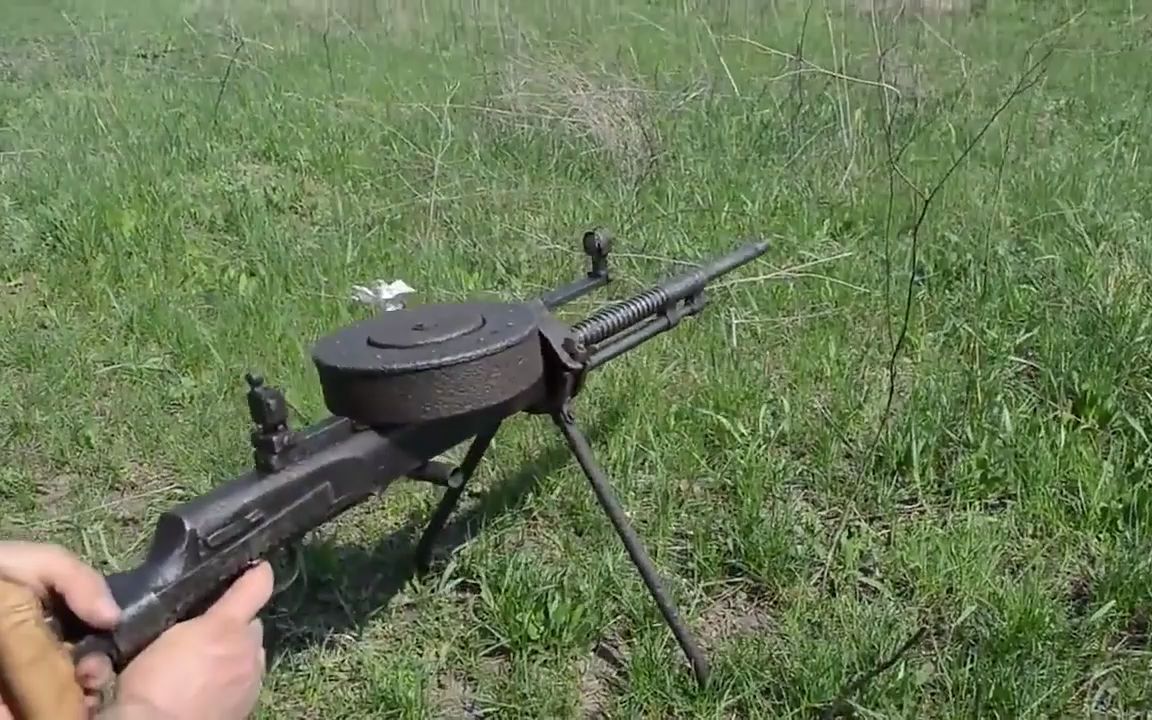 前苏联dtm坦克机枪配备空包弹户外靶场射击评测