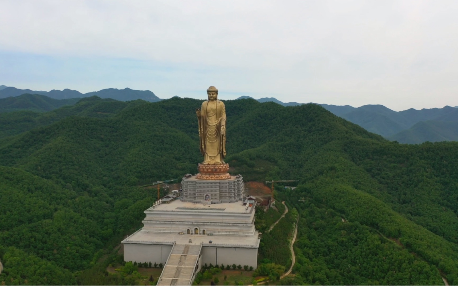 河南鲁山大佛,用铜3000多吨,黄金108公斤,世界最高佛像!