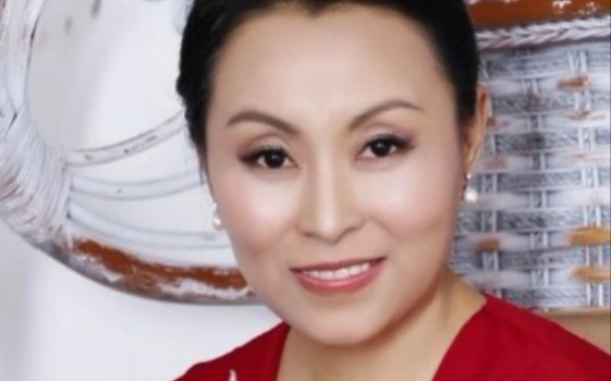 著名影视演员吴永灵为绿色美容《三位针孔整形技术》创始人蒋沣博士的