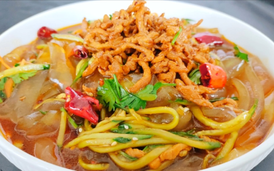 东北凉拌拉皮这样做,酸辣开胃q弹劲道,在家也能做出饭店的味道