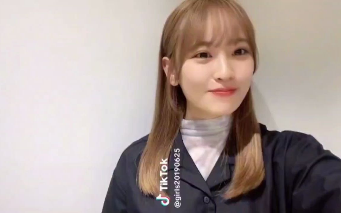 95girls2 小田柚葉yuzuha:用懷舊的歌曲和大家合影0995