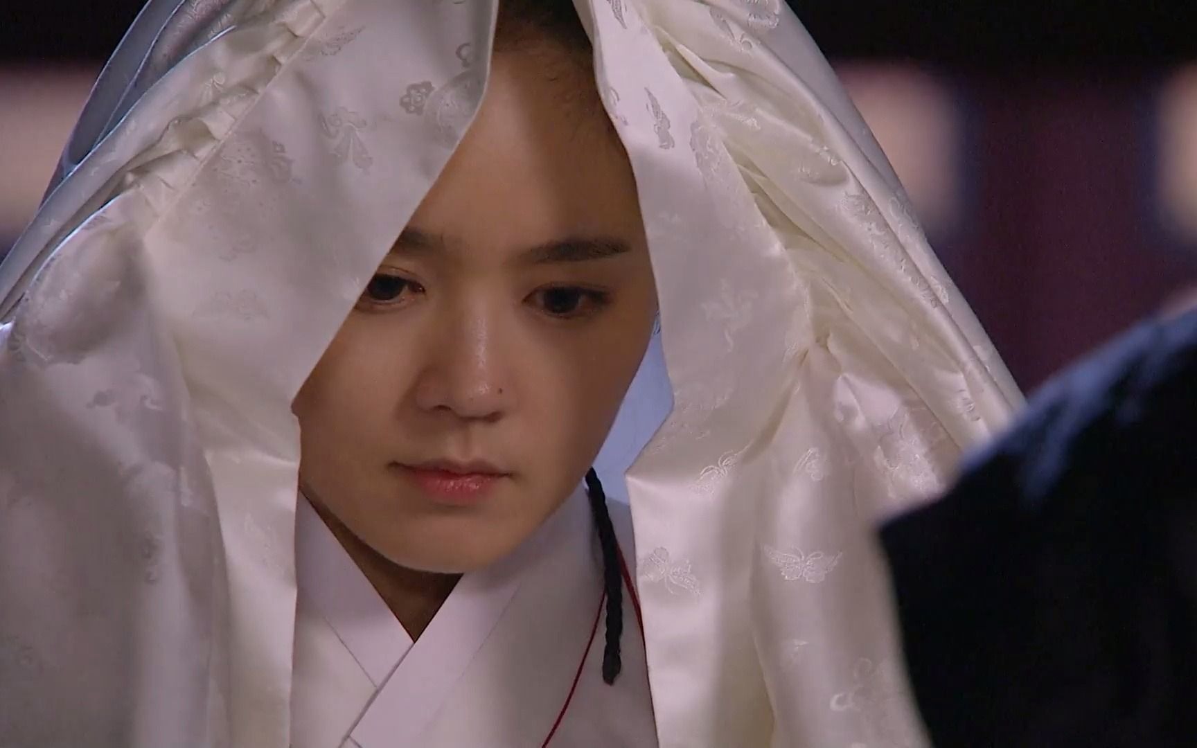 【拥抱太阳的月亮】烟雨在身边陪伴,王上一天比一天有精神,超帅