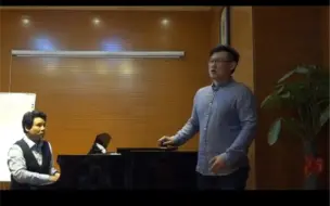 Video herunterladen: 杨阳老师--------唱歌时要充分的打开