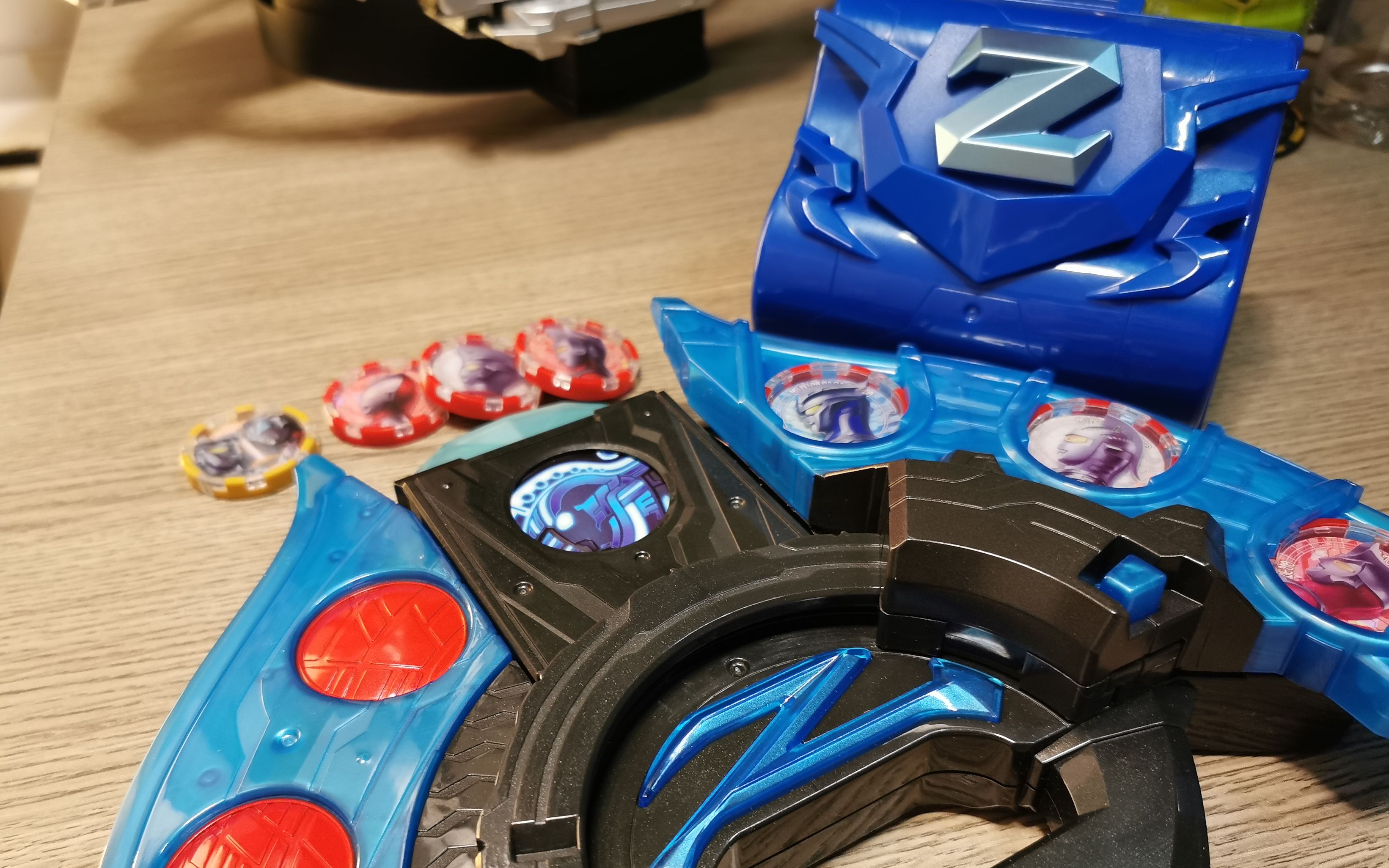 望桃评测泽塔奥特曼开播了让我们看看他的变身器吧dx泽塔升华器开箱